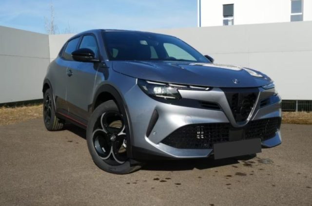 Alfa Romeo Junior 1.2 145 CV Hybrid eDCT6 Speciale - foto 2 di 4
