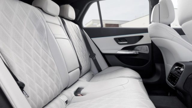 Mercedes-Benz E 300 de hybrid EQ 4Matic S.W. AMG Line Premium - foto 1 di 4