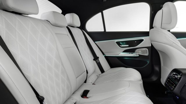 Mercedes-Benz E 300 e hybrid EQ 4Matic AMG Line Premium Plus - foto 1 di 4