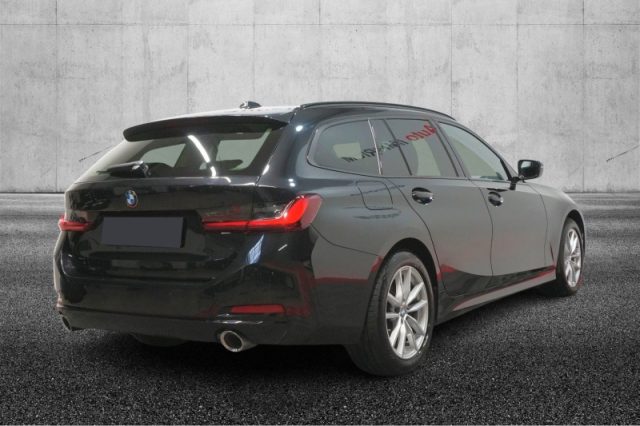 BMW 320 d 48V xDrive Touring - foto 3 di 4