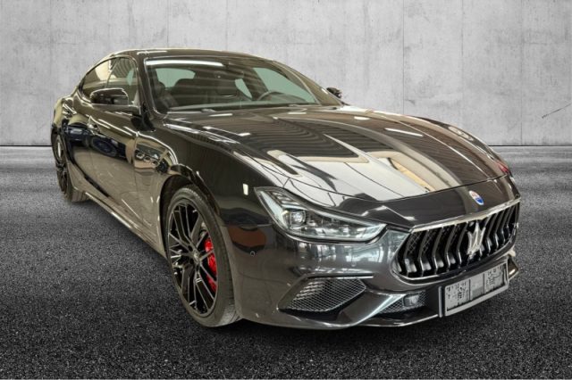 Maserati Ghibli V6 430 CV Q4 Gransport - foto 2 di 4