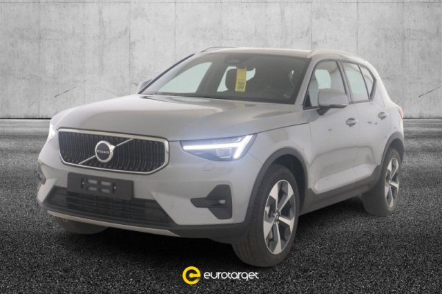 Volvo XC40 B3 automatico Core semestrale a PIEVE DI CENTO