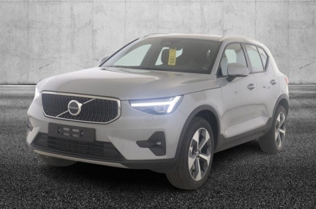 Volvo XC40 B3 automatico Core semestrale a PIEVE DI CENTO