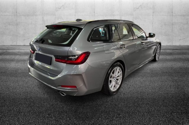 BMW 318 d 48V Touring - foto 3 di 4