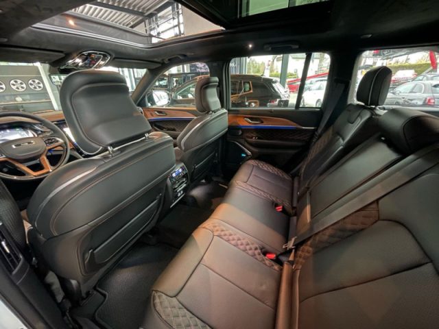 Jeep Grand Cherokee 2.0 PHEV ATX 4xe Summit Reserve, del 2023, 2.999 km, in vendita a Pieve Di Cento (BO)