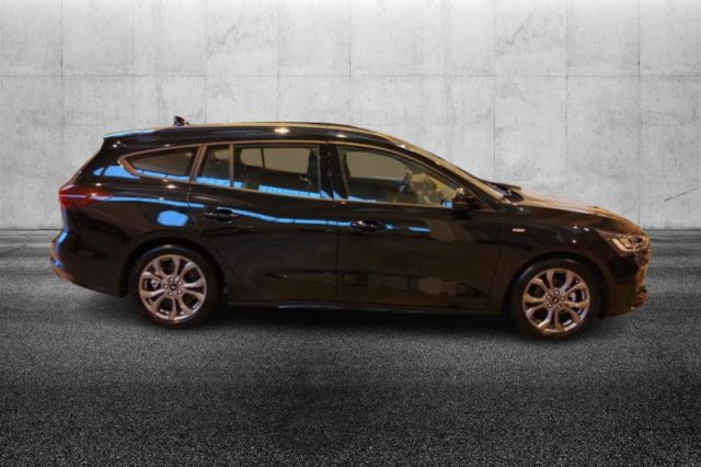 Ford Focus 1.0 EcoBoost Hybrid 125 CV SW ST-Line - foto 3 di 4