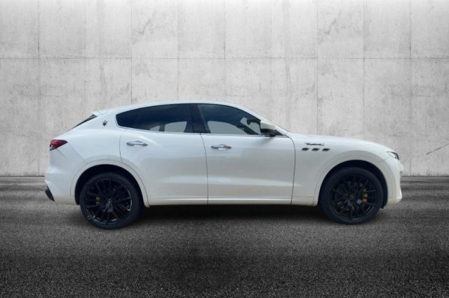 Maserati Levante V6 430 CV AWD Modena S - foto 3 di 4
