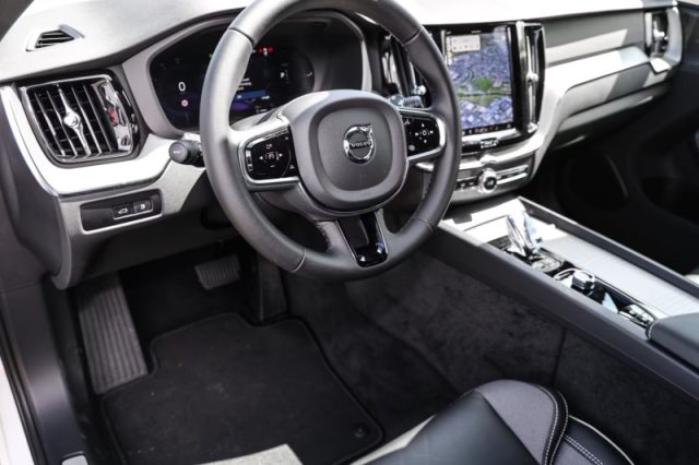 Volvo XC60 T8 Recharge Plug-in Hybrid AWD automatico Plus Da - foto 4 di 4