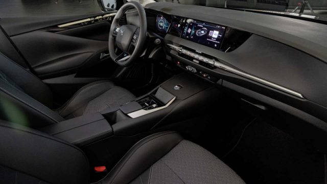 DS Automobiles DS 4 Crossback DS N°4 Hybrid 145 Performance Line - foto 1 di 4