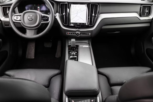 Volvo XC60 B4 (d) AWD automatico Ultimate Dark - foto 4 di 4