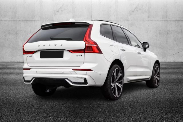 Volvo XC60 B4 (d) AWD automatico Ultimate Dark - foto 3 di 4