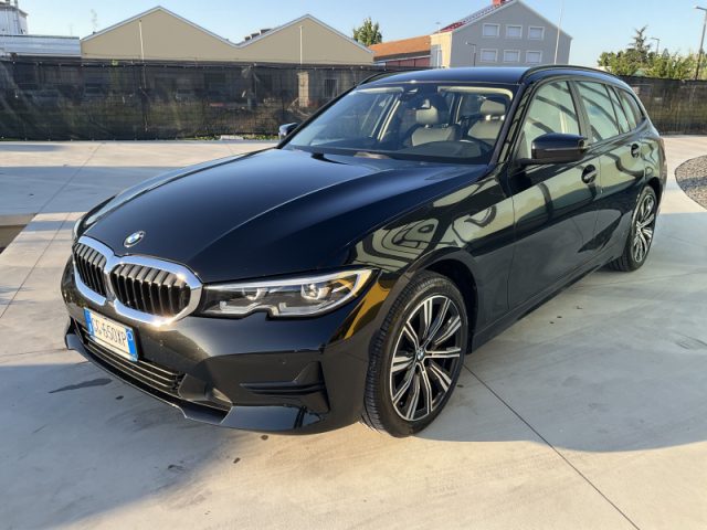 BMW 320 d 48V xDrive Touring Sport - foto 2 di 4