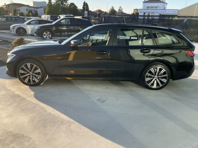 BMW 320 d 48V xDrive Touring Sport - foto 3 di 4