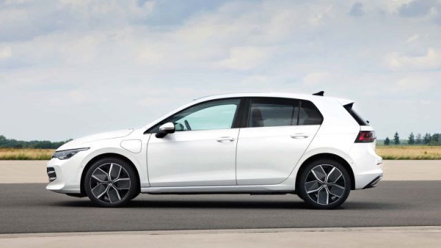 Volkswagen Golf 1.5 TSI eHybrid DSG Edition Plus - foto 1 di 4