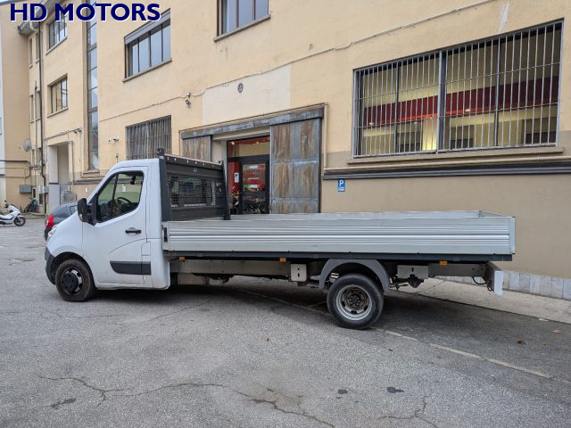 Renault Master T35 2.3 dCi/130 PL cassone 440 cassonato gemellato - foto 2 di 4