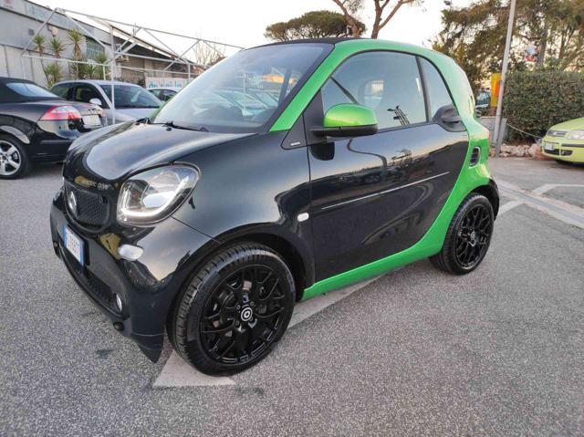 smart forTwo electric drive Prime shock green usato a ROMA