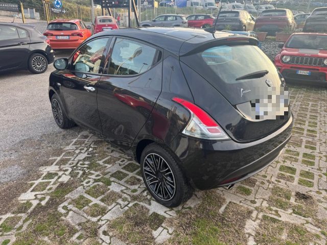 Lancia Ypsilon 1.0 FireFly 5 porte S&S Hybrid Gold - foto 3 di 4