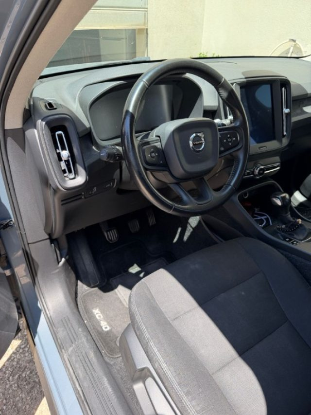Volvo XC40 D3 AWD Momentum - foto 3 di 4