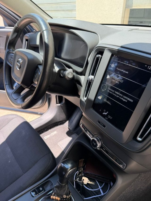 Volvo XC40 D3 AWD Momentum - foto 2 di 4