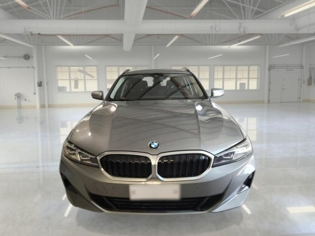 BMW 320 d 48V Touring - foto 2 di 4