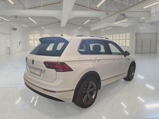 Volkswagen Tiguan 2.0 TDI 150 CV SCR DSG R-Line - foto 2 di 4