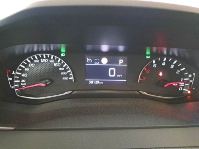 Peugeot 2008 BlueHDi 130 S&S EAT8 Allure - foto 4 di 4