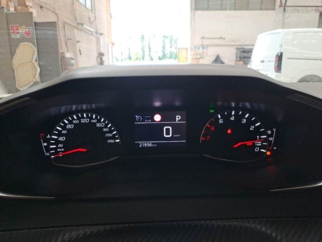 Peugeot 2008 BlueHDi 130 S&S EAT8 Allure - foto 4 di 4