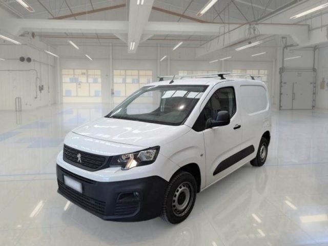 Peugeot Partner BlueHDi 100 PC Furgone Premium, del 2021, 91.800 km, in vendita a Alcamo (TP)