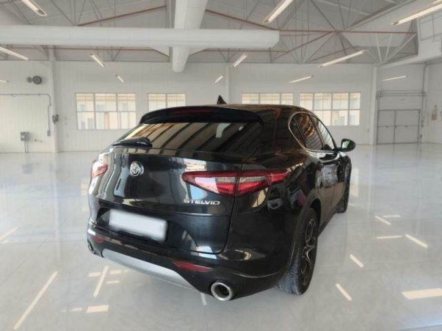 Alfa Romeo Stelvio 2.2 Turbodiesel 190 CV AT8 Q4 Ti - foto 2 di 4