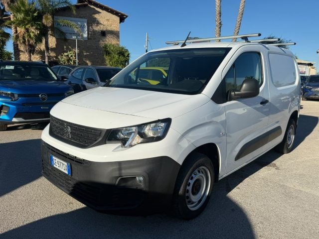 Peugeot Partner BlueHDi 100 PC Furgone Premium, del 2021, 61.800 km, in vendita a Alcamo (TP)