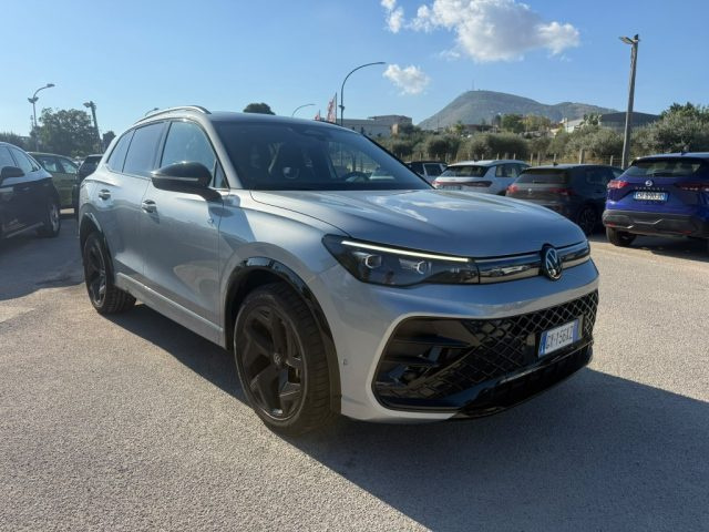 Volkswagen Tiguan 2.0 TDI 150 CV DSG R-Line - foto 3 di 4