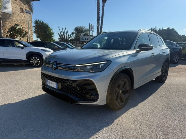 Volkswagen Tiguan 2.0 TDI 150 CV DSG R-Line, del 2025, 47.000 km, in vendita a Alcamo (TP)