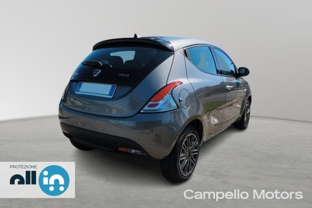 Lancia Ypsilon Ypsilon 1.0 70cv Hybrid S&S Silver - foto 3 di 4