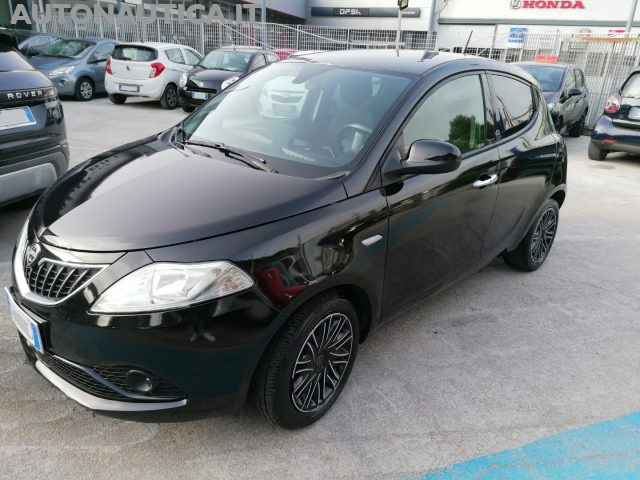 Lancia Ypsilon 1.0 FIREFLY 5porte S&S HYBRID ECOCHIC GPL GOLD usato a NAPOLI