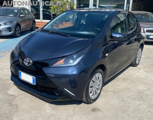 Toyota Aygo 1.0 VVT-i 70cv 5 porte X-Play usato a NAPOLI