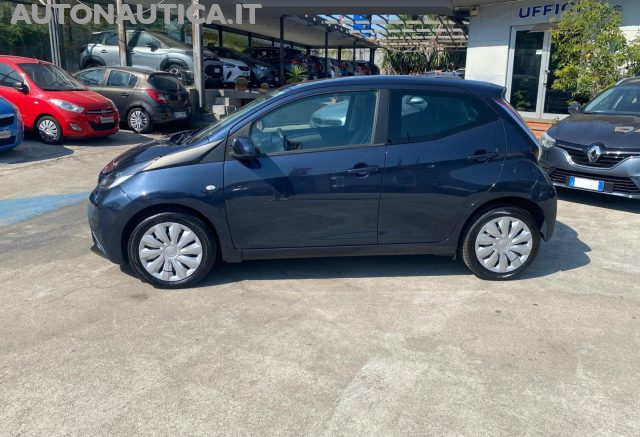 Toyota Aygo 1.0 VVT-i 70cv 5 porte X-Play - foto 2 di 4