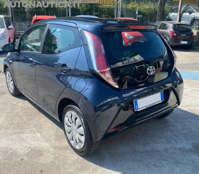 Toyota Aygo 1.0 VVT-i 70cv 5 porte X-Play - foto 3 di 4