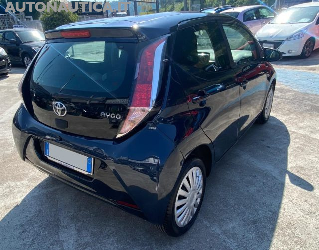 Toyota Aygo 1.0 VVT-i 70cv 5 porte X-Play - foto 4 di 4