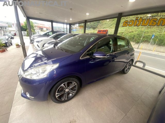 Peugeot 208 1.4 VTi 95cv 5PORTE GPL-TECH ALLURE - foto 2 di 4