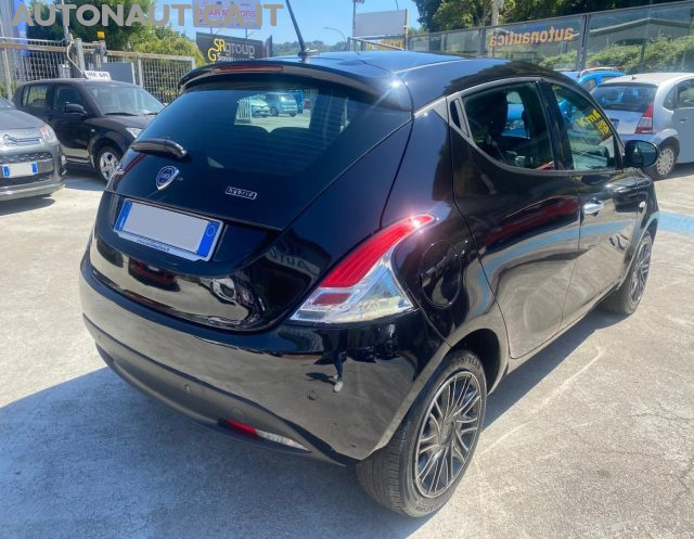 Lancia Ypsilon 1.0 FireFly 5 porte S&S Hybrid 70cv - foto 4 di 4