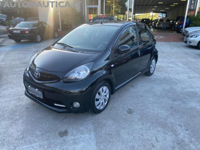 Toyota Aygo 1.0 12V VVT-i 5 porte ACTIVE CONNECT 68cv, del 2013, 87.000 km, in vendita a Napoli (NA)