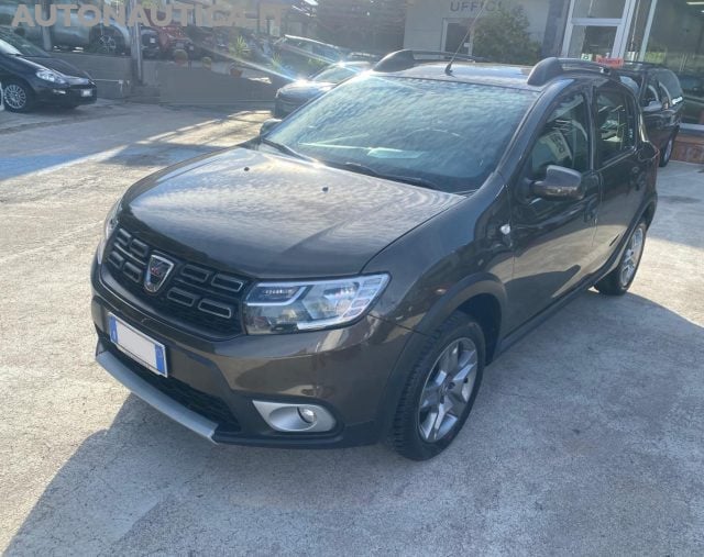 Dacia Sandero 0.9 TCe STEPWAY 90cv START & STOP COMFORT, del 2019, 82.000 km, in vendita a Napoli (NA)