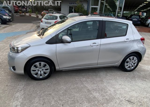Toyota Yaris 1.0 5 PORTE LOUNGE 70cv - foto 2 di 4