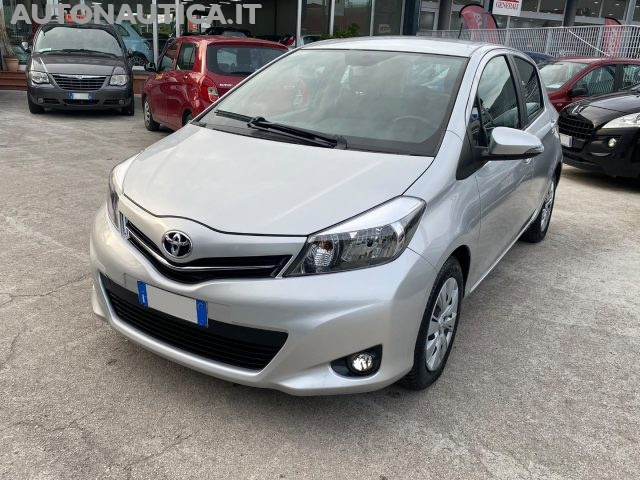 Toyota Yaris 1.0 5 PORTE LOUNGE 70cv, del 2014, 79.000 km, in vendita a Napoli (NA)