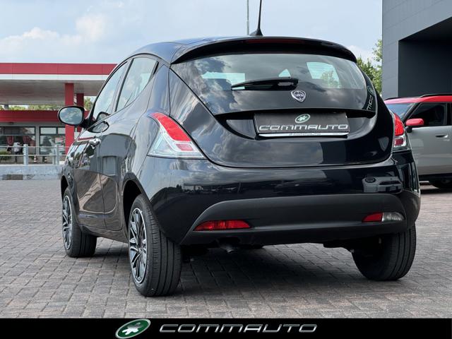 Lancia Ypsilon 1.0 FireFly 5 porte S&S Hybrid Gold - foto 3 di 4