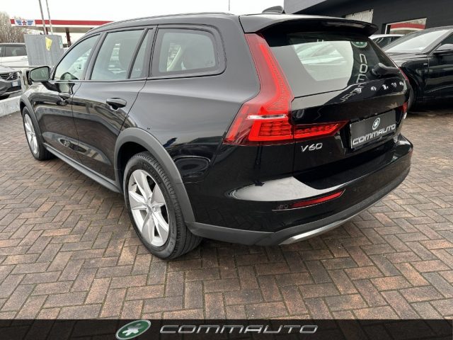 Volvo V60 Cross Country B4 (d) AWD automatico Core - foto 4 di 22