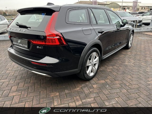 Volvo V60 Cross Country B4 (d) AWD automatico Core - foto 3 di 22