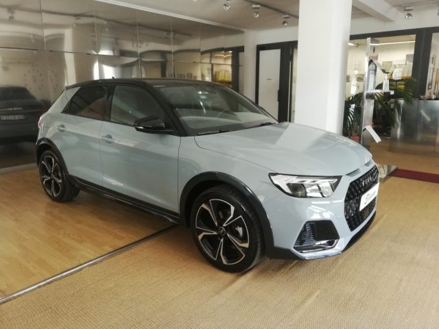 Audi A1 citycarver 30 TFSI S tro. Identity Contrast s line usato a ROMA