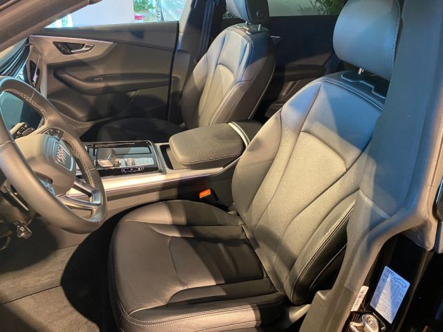 Audi Q8 SUV 50 TDI 286CV S line BLACK edition MATRIX TETTO, del 2025, 31.000 km, in vendita a Roma (RM)