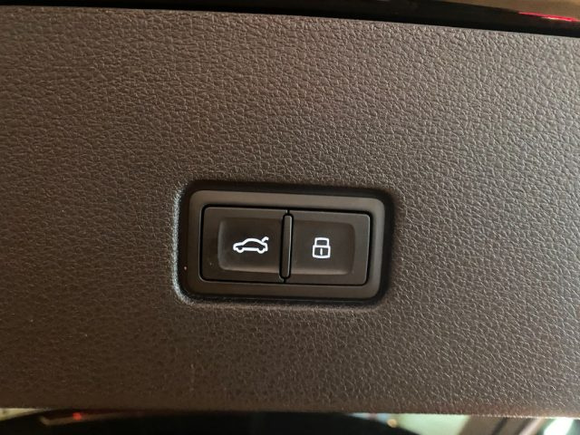 Audi Q8 SUV 50 TDI 286CV S line BLACK edition MATRIX TETTO, del 2025, 31.000 km, in vendita a Roma (RM)
